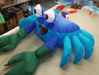 BOUNCING BUDDY 'BILLY THE CRAB' BLUE/GREEN